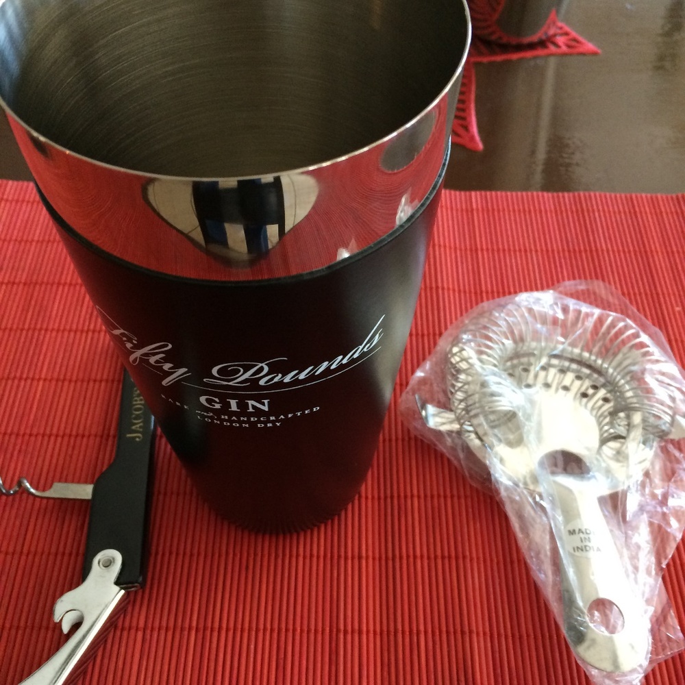 HOLIDAY'S COMING-PARTY SUPPLIES